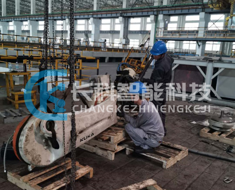 庫(kù)卡大型機(jī)械臂減速箱更換現(xiàn)場(chǎng) 庫(kù)卡大型機(jī)械臂減速箱更換現(xiàn)場(chǎng)